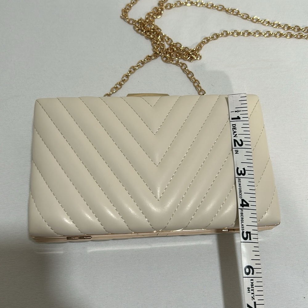 NEIMAN MARCUS WOMEN SNAP CLUTCH CROSSBODY GOLD CHAIN BONE - Picture 8 of 10